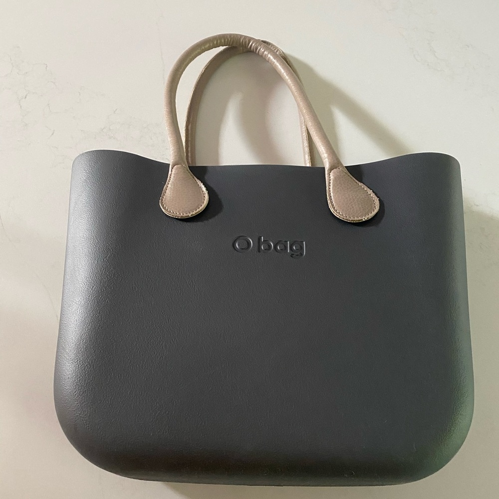 Super cute Obag rubber purse